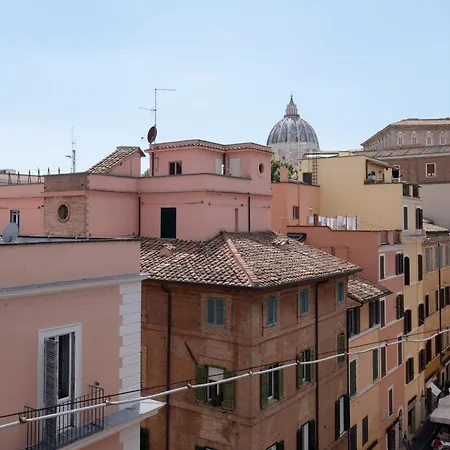 Spacious Bright Apartment Next To The Vatican - Large Elevator!